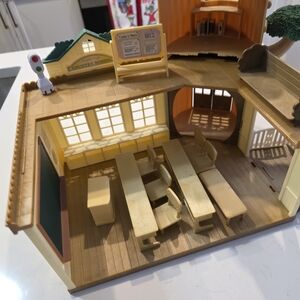 Calico Critters Country Tree School Set